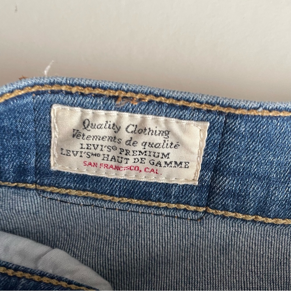 Aritzia LEVIS 726 High Rise Straight Jeans Size 26 light wash distressed Demin - Picture 10 of 13